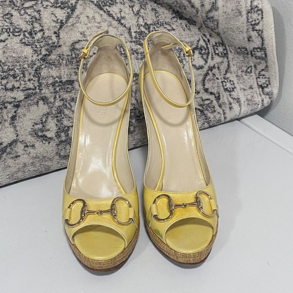 Gucci Horse-bit Patent Leather Ankle Strap Wedges in Pastel Yellow Size 8 1/2 - Picture 3 of 10